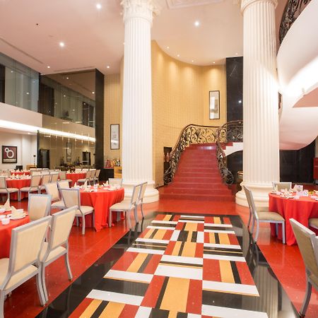 Merlynn Park Hotel Jakarta Exterior photo