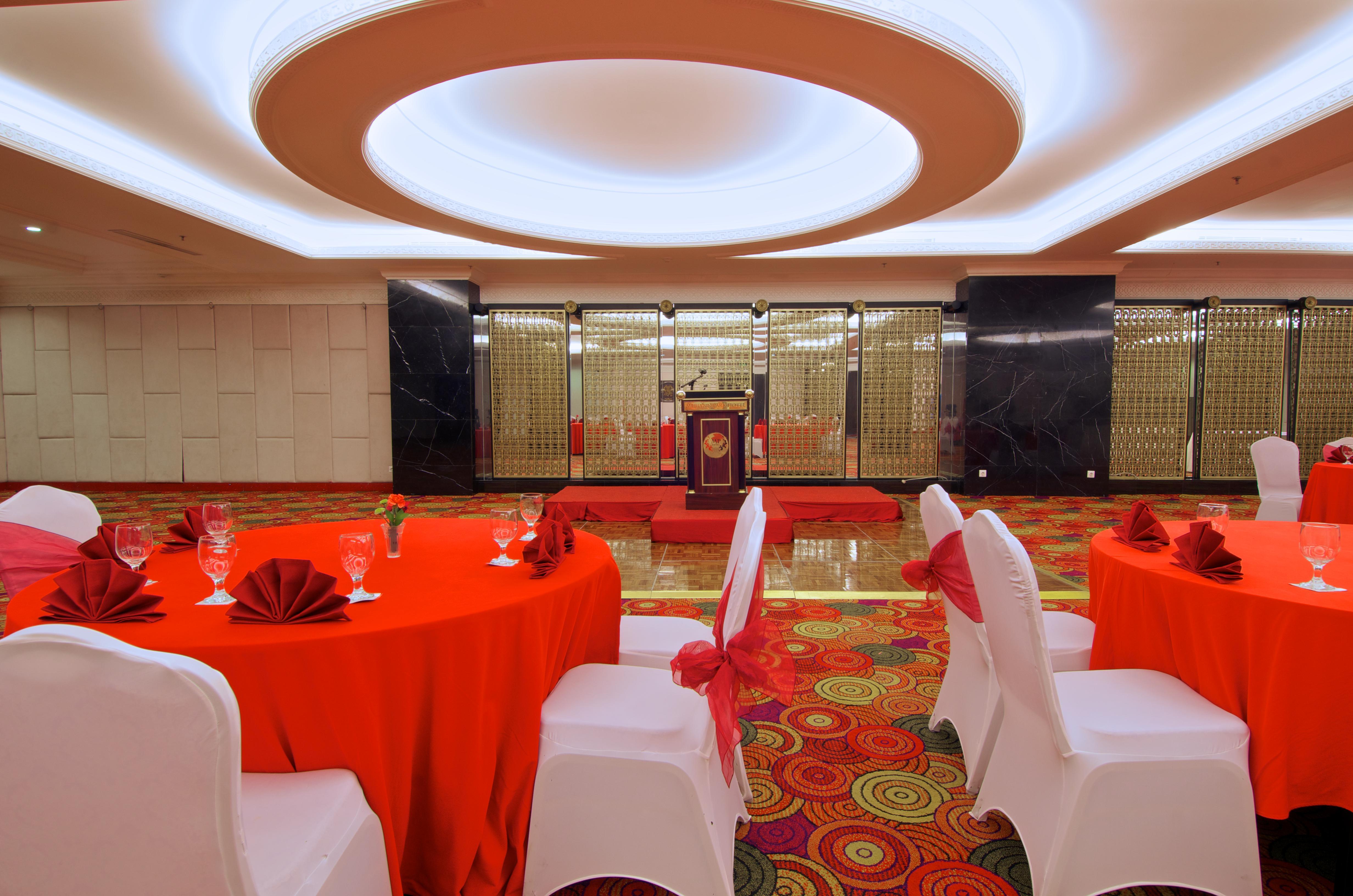 Merlynn Park Hotel Jakarta Exterior photo