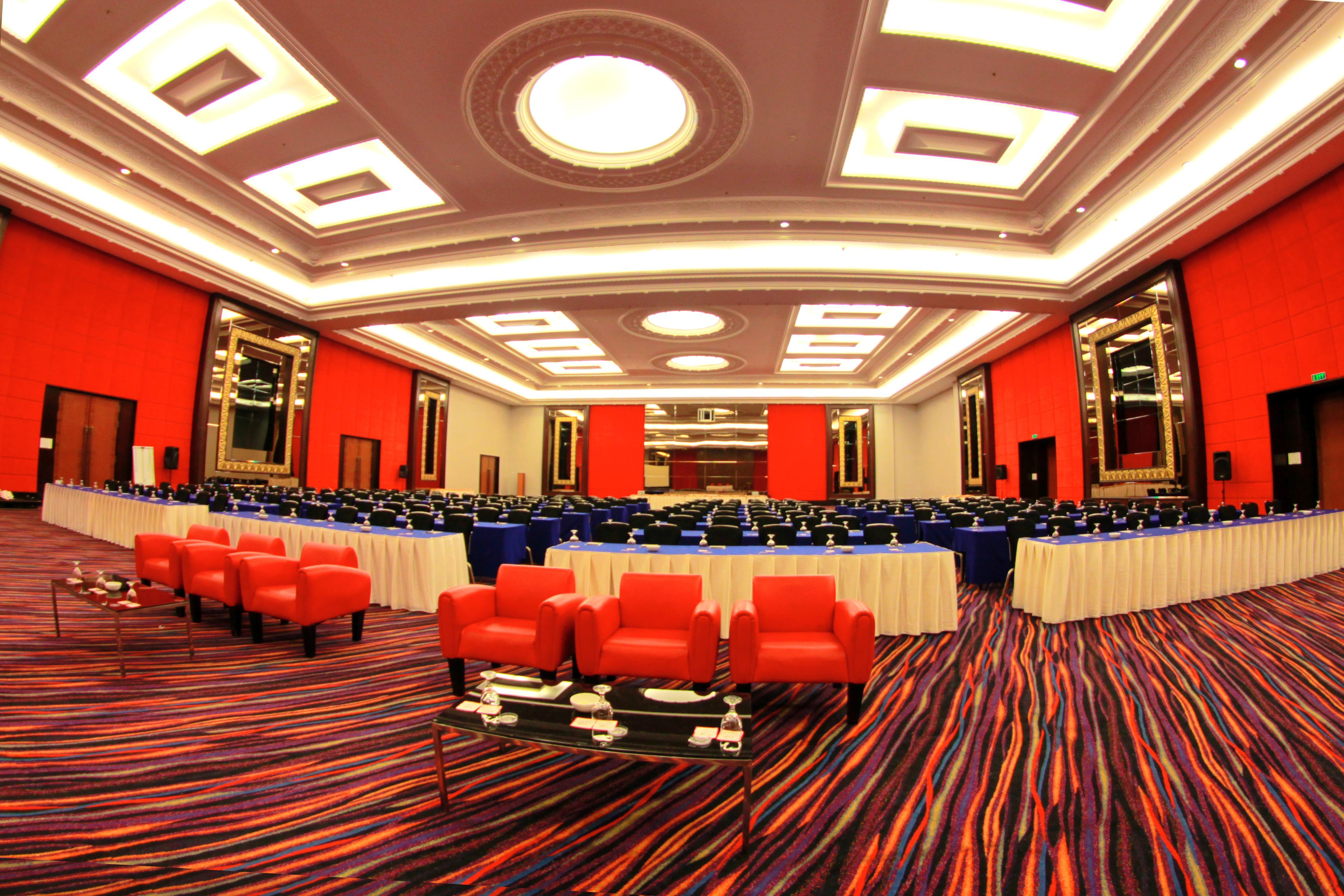 Merlynn Park Hotel Jakarta Exterior photo