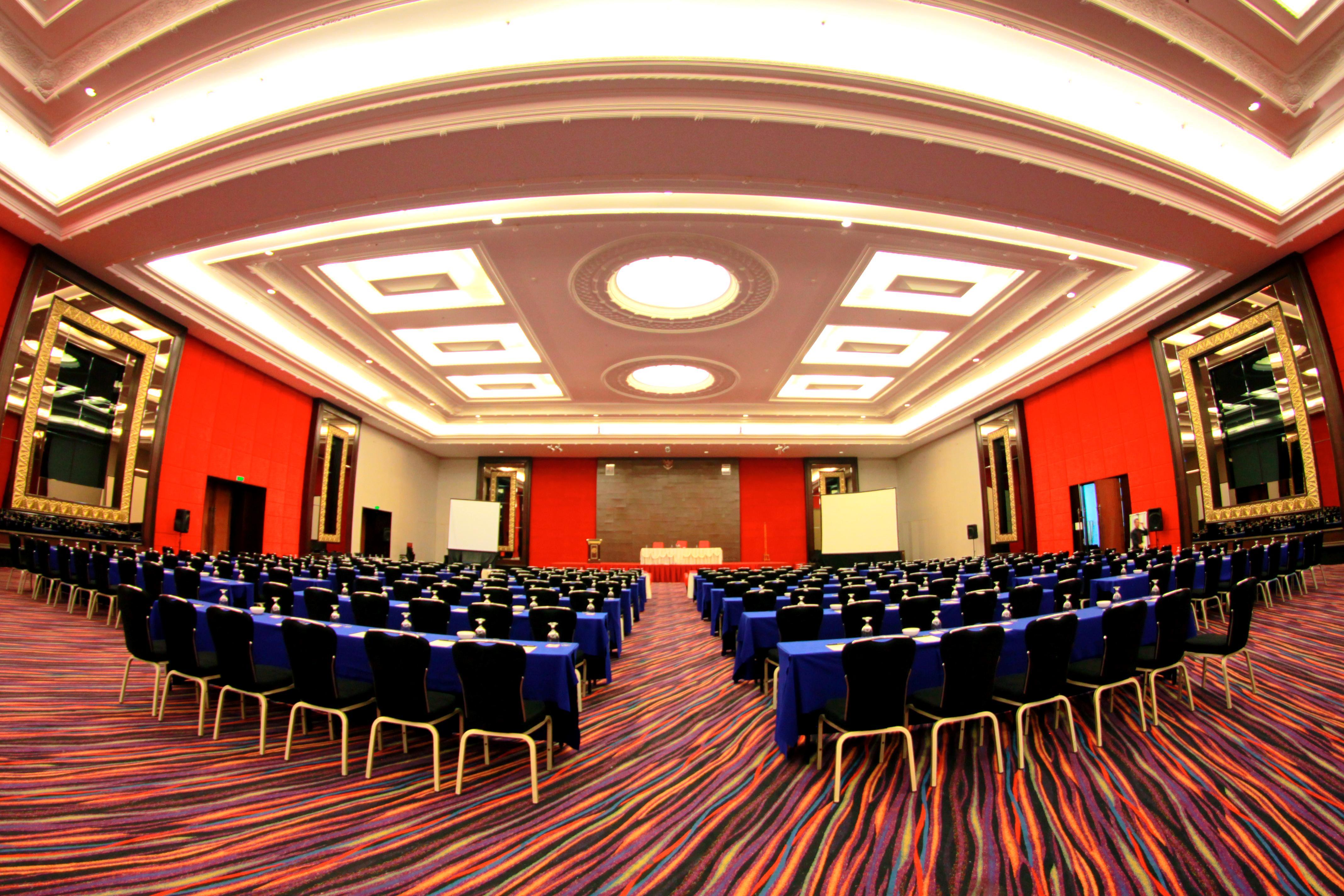 Merlynn Park Hotel Jakarta Exterior photo