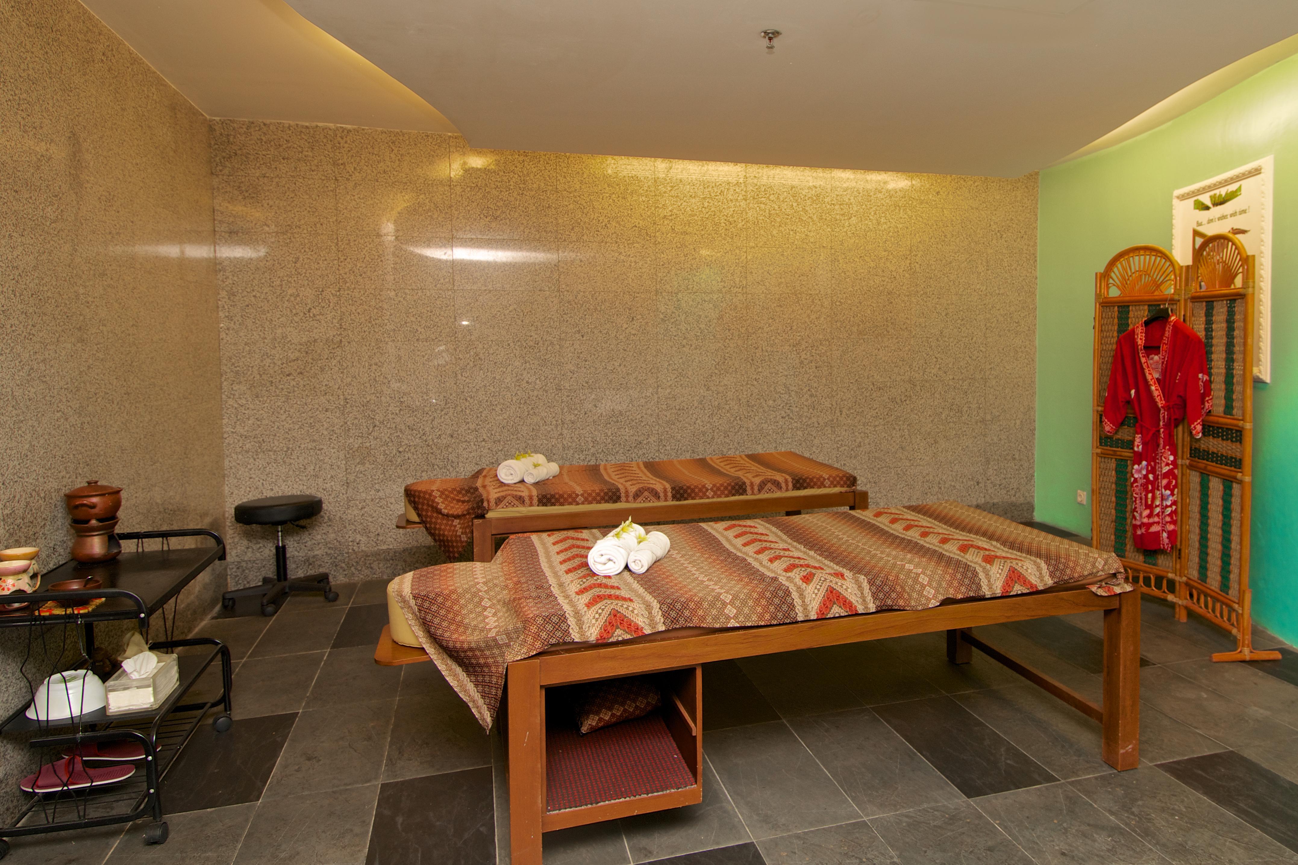 Merlynn Park Hotel Jakarta Exterior photo