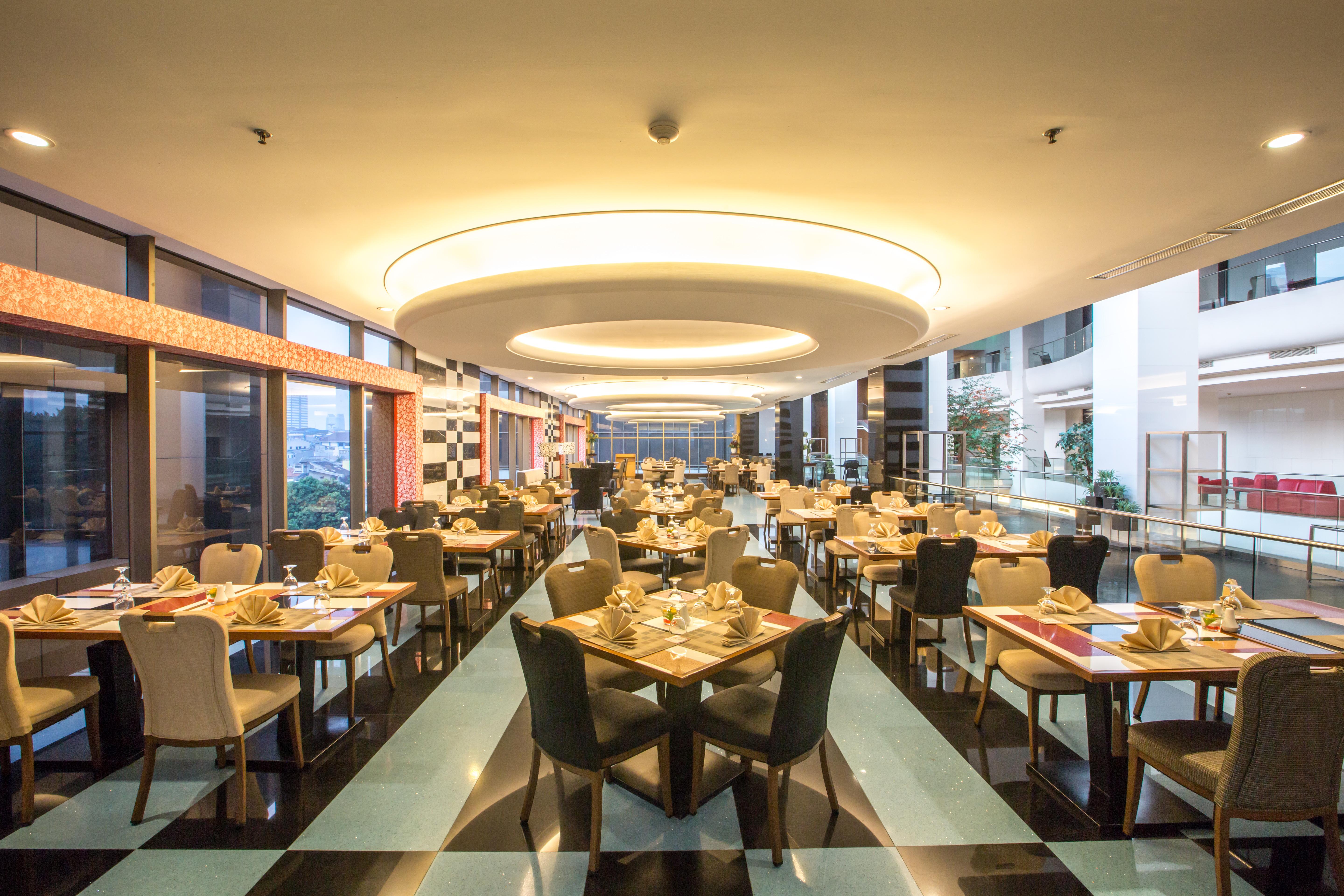 Merlynn Park Hotel Jakarta Exterior photo