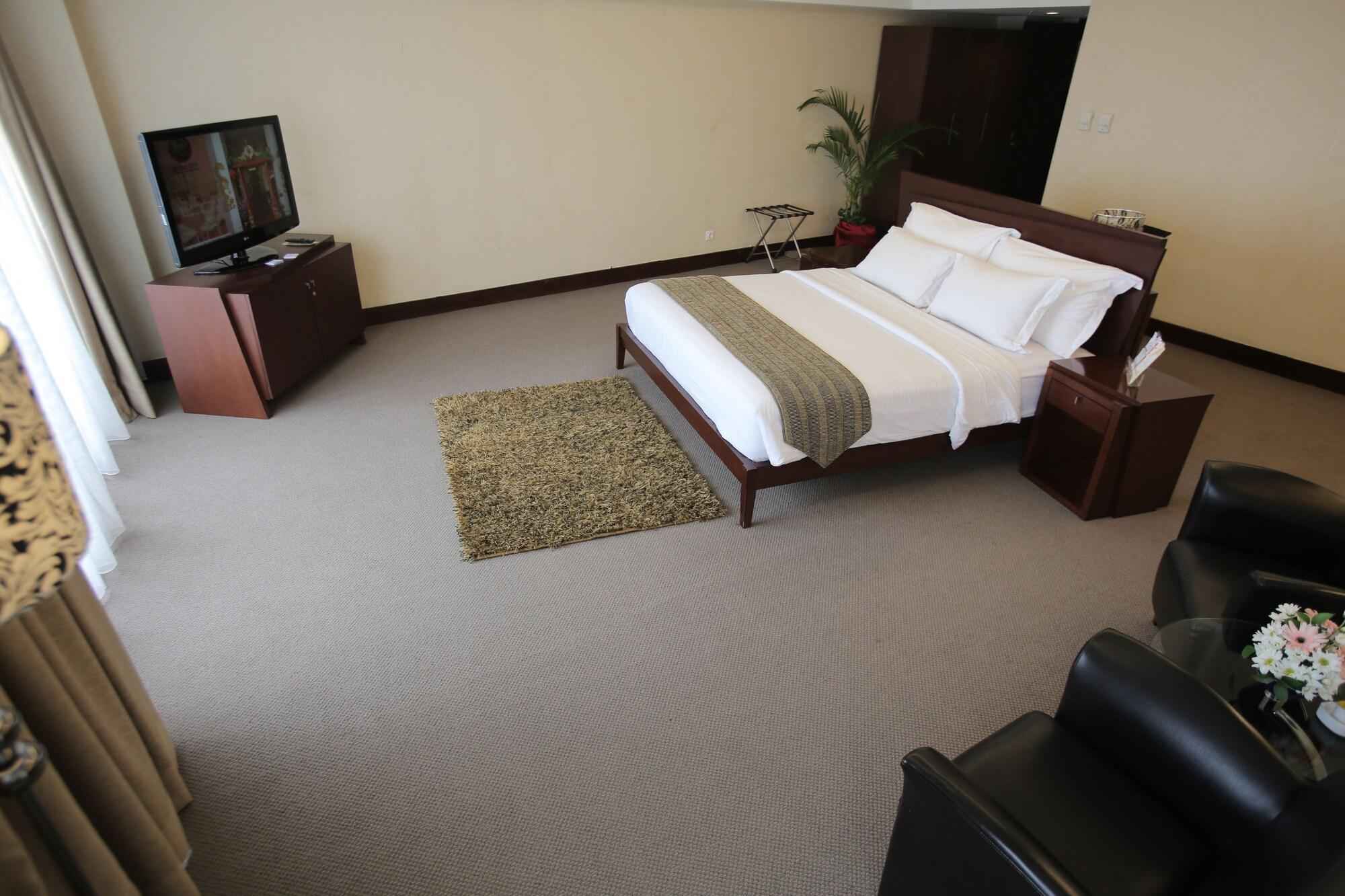 Merlynn Park Hotel Jakarta Exterior photo