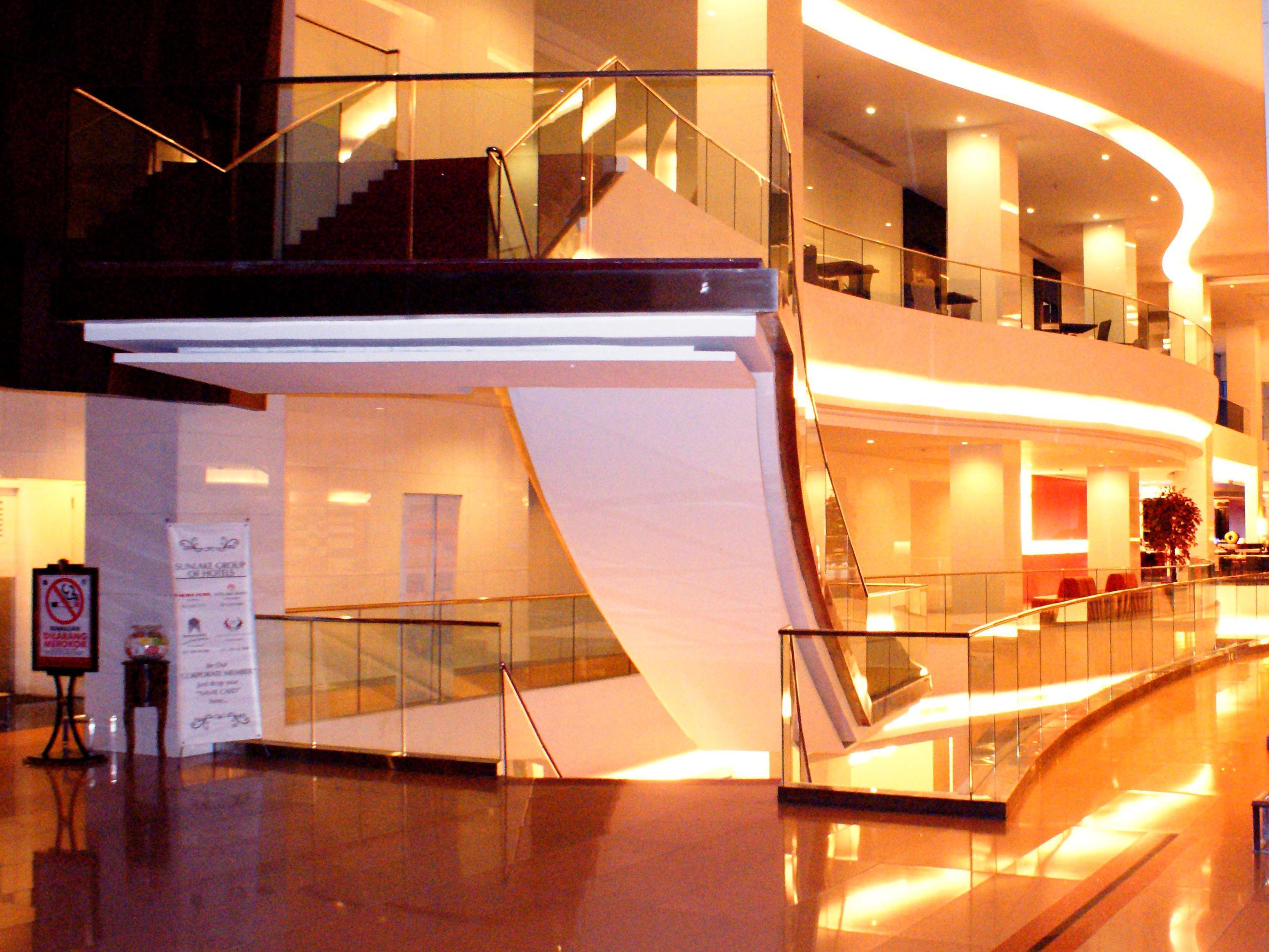 Merlynn Park Hotel Jakarta Exterior photo