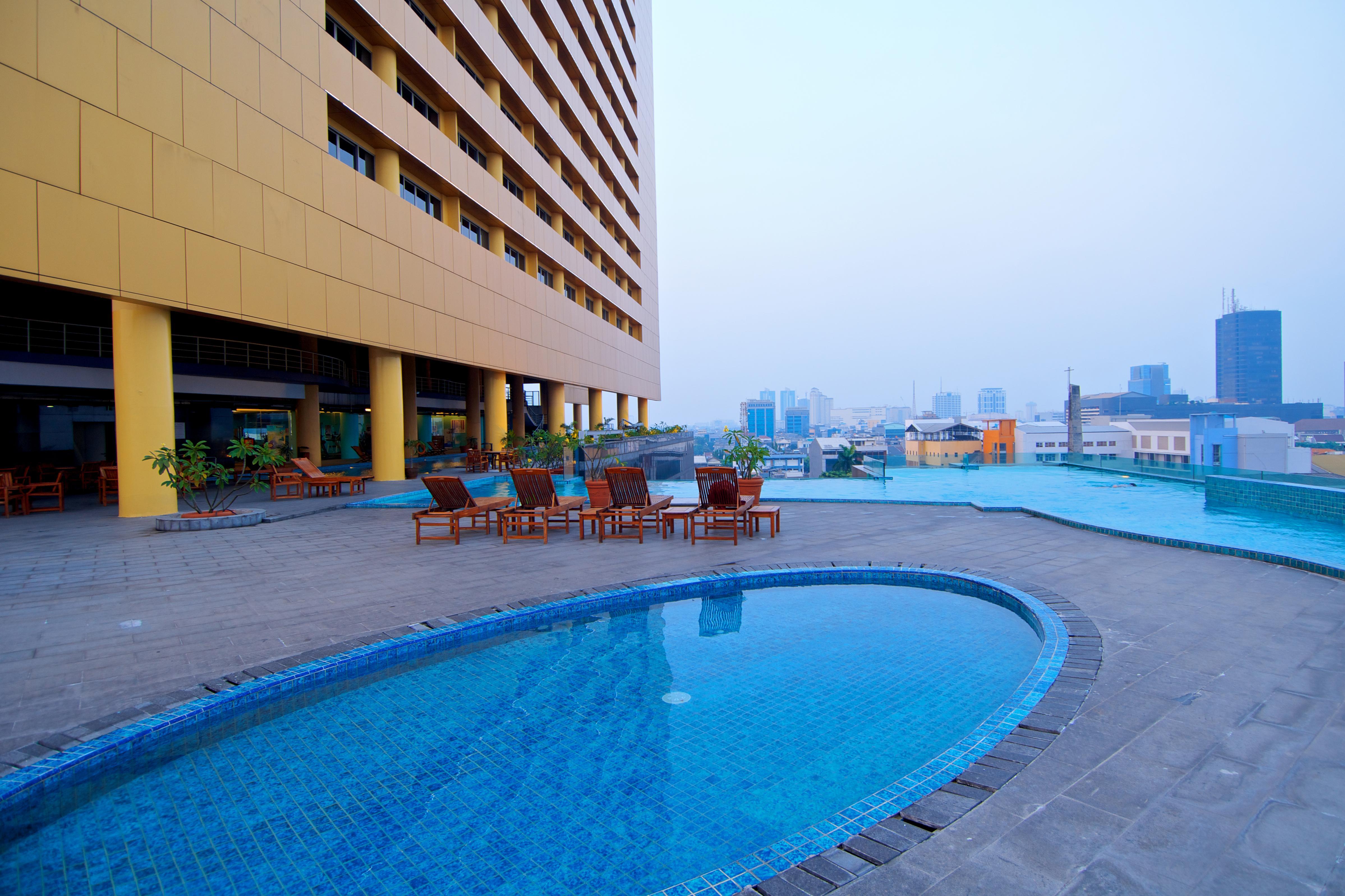 Merlynn Park Hotel Jakarta Exterior photo