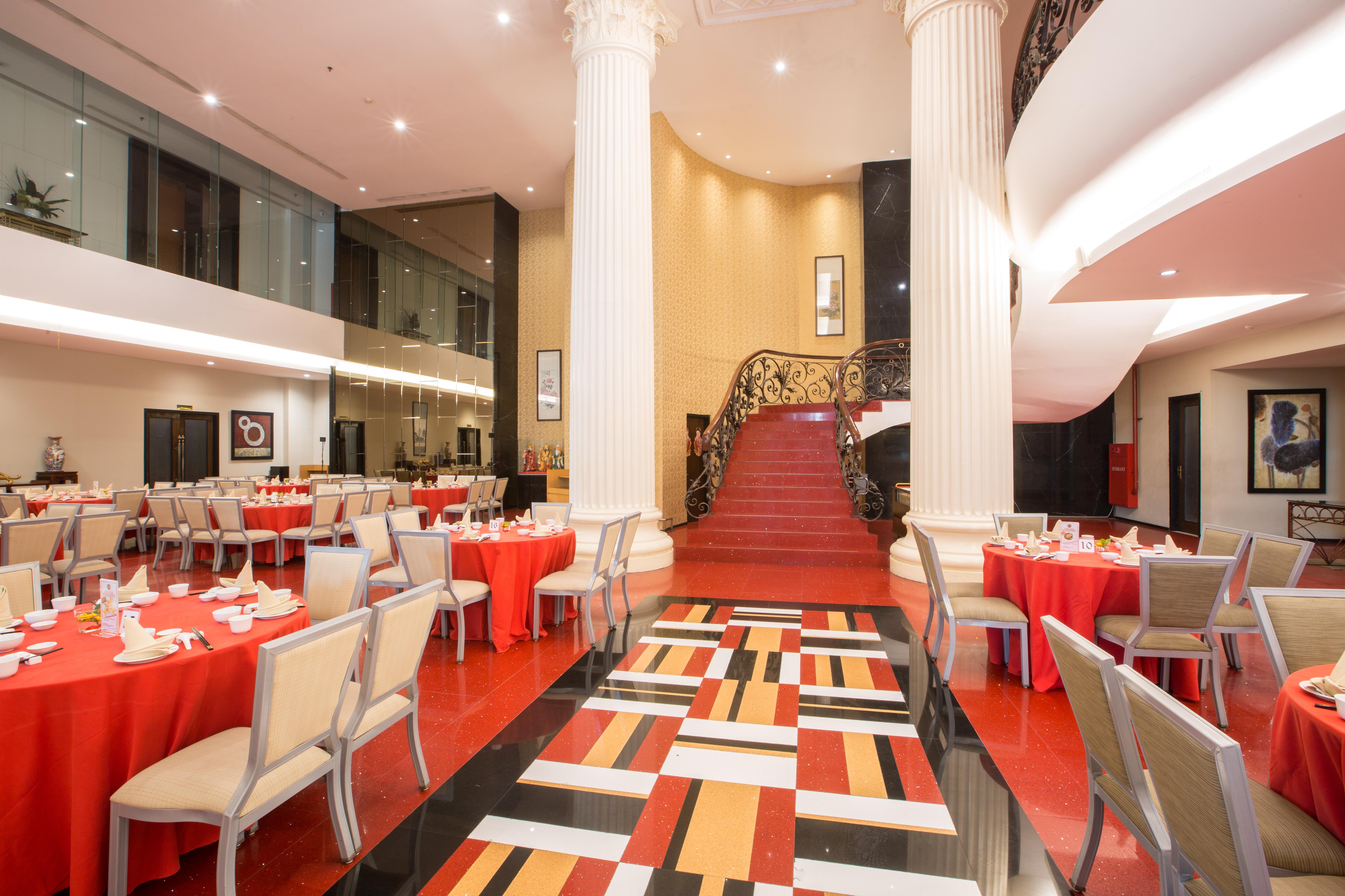 Merlynn Park Hotel Jakarta Exterior photo
