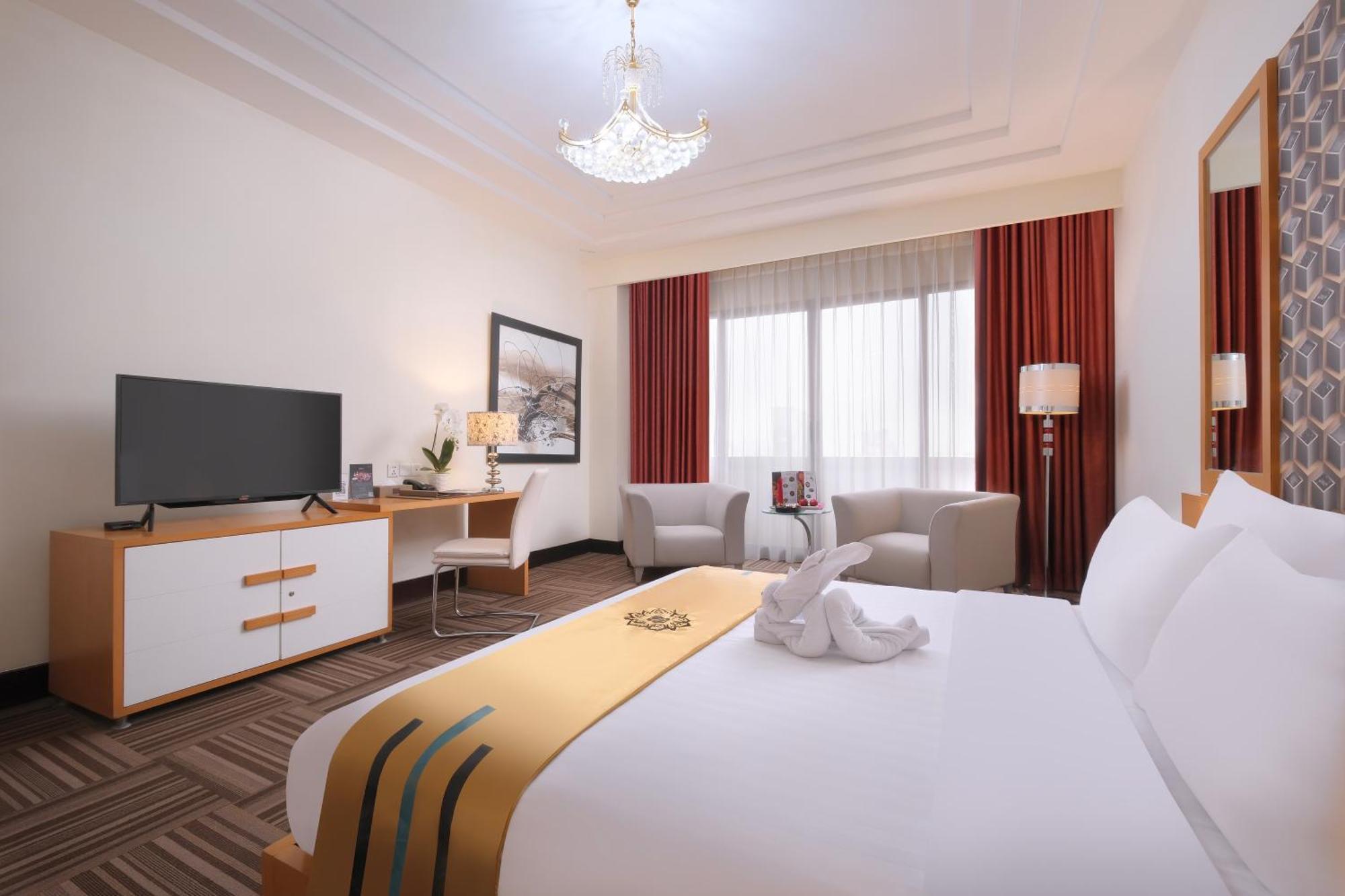 Merlynn Park Hotel Jakarta Exterior photo