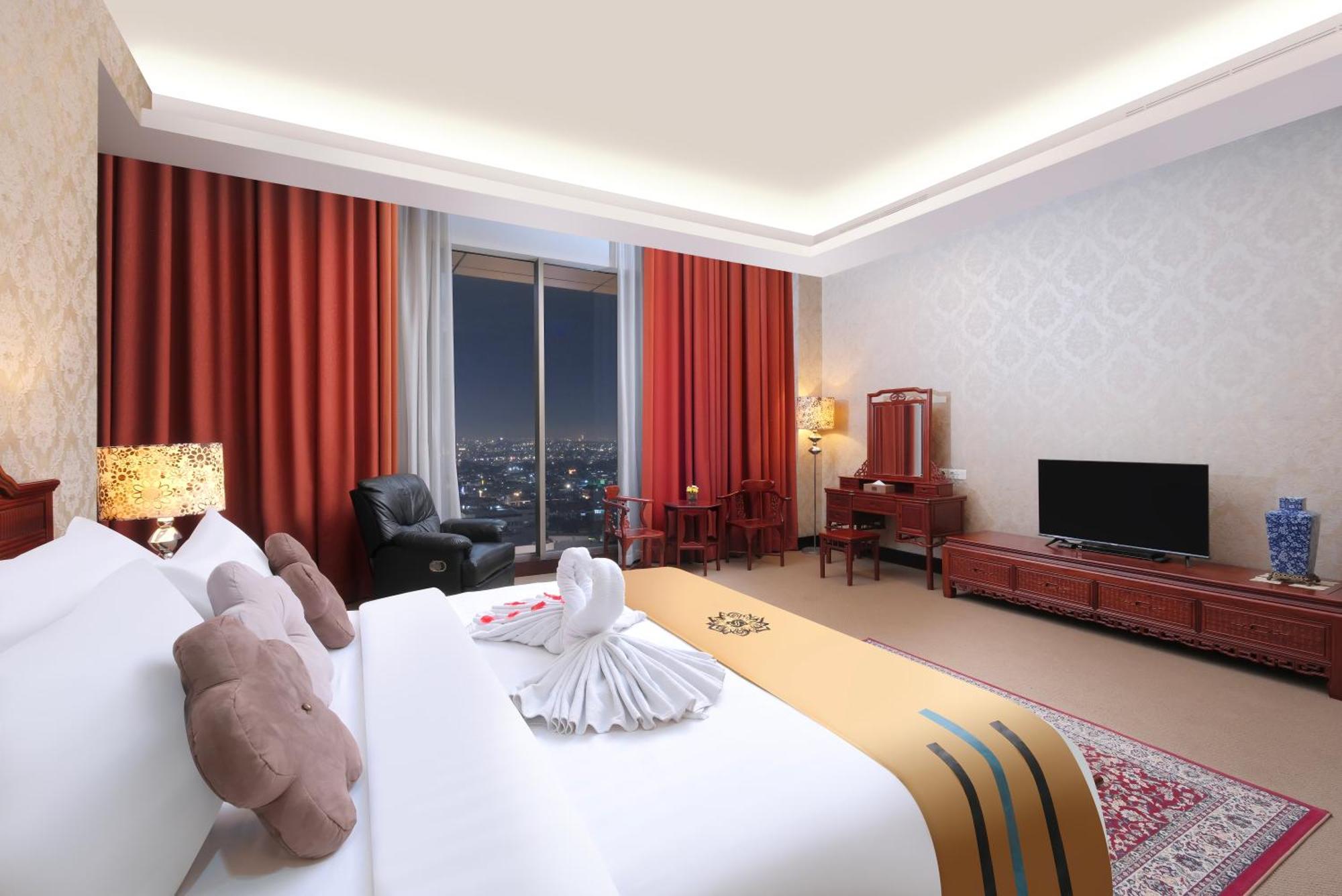 Merlynn Park Hotel Jakarta Exterior photo