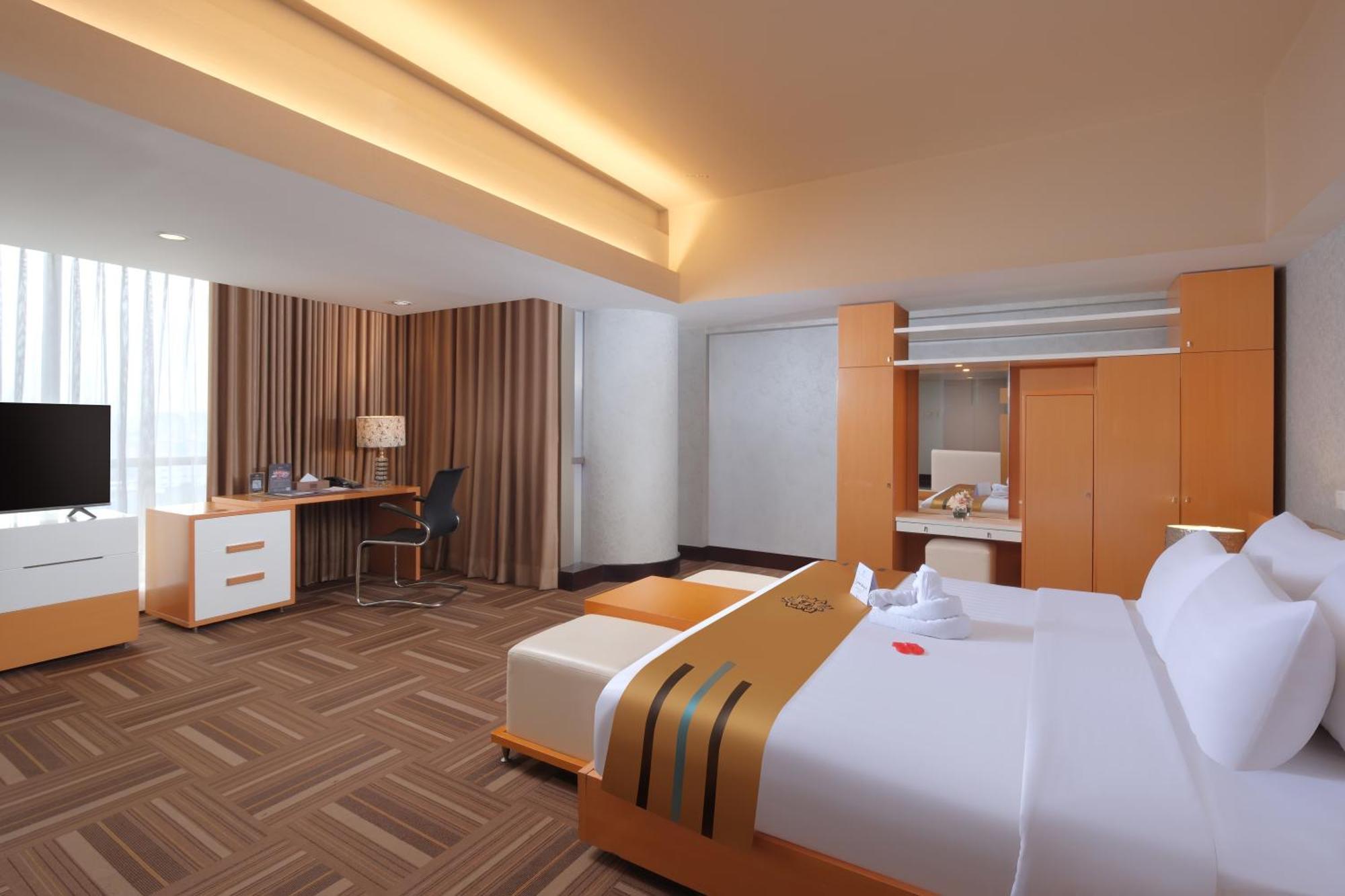 Merlynn Park Hotel Jakarta Exterior photo