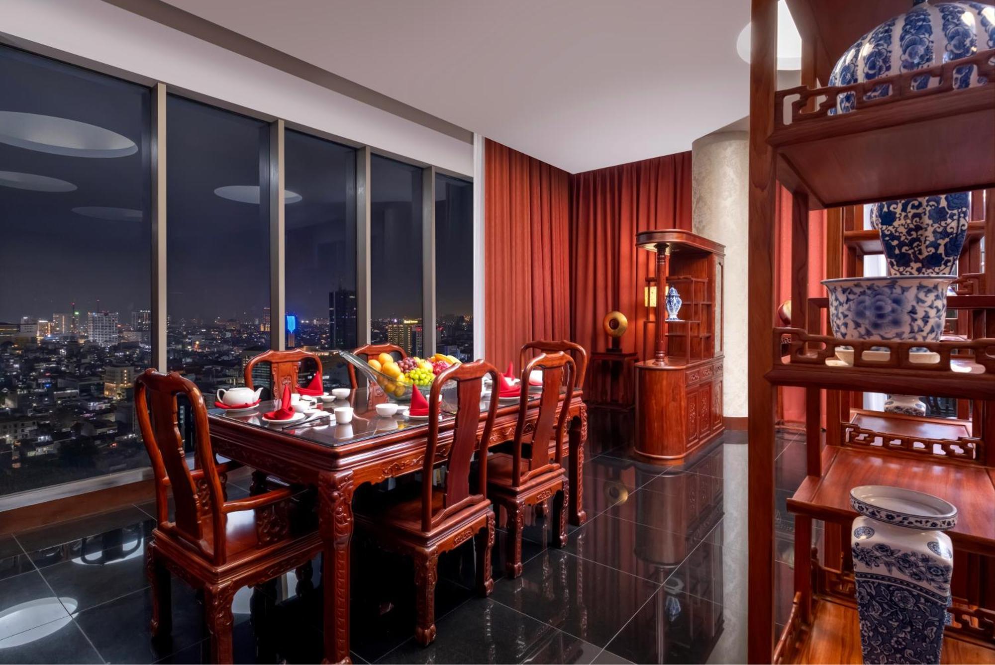 Merlynn Park Hotel Jakarta Exterior photo
