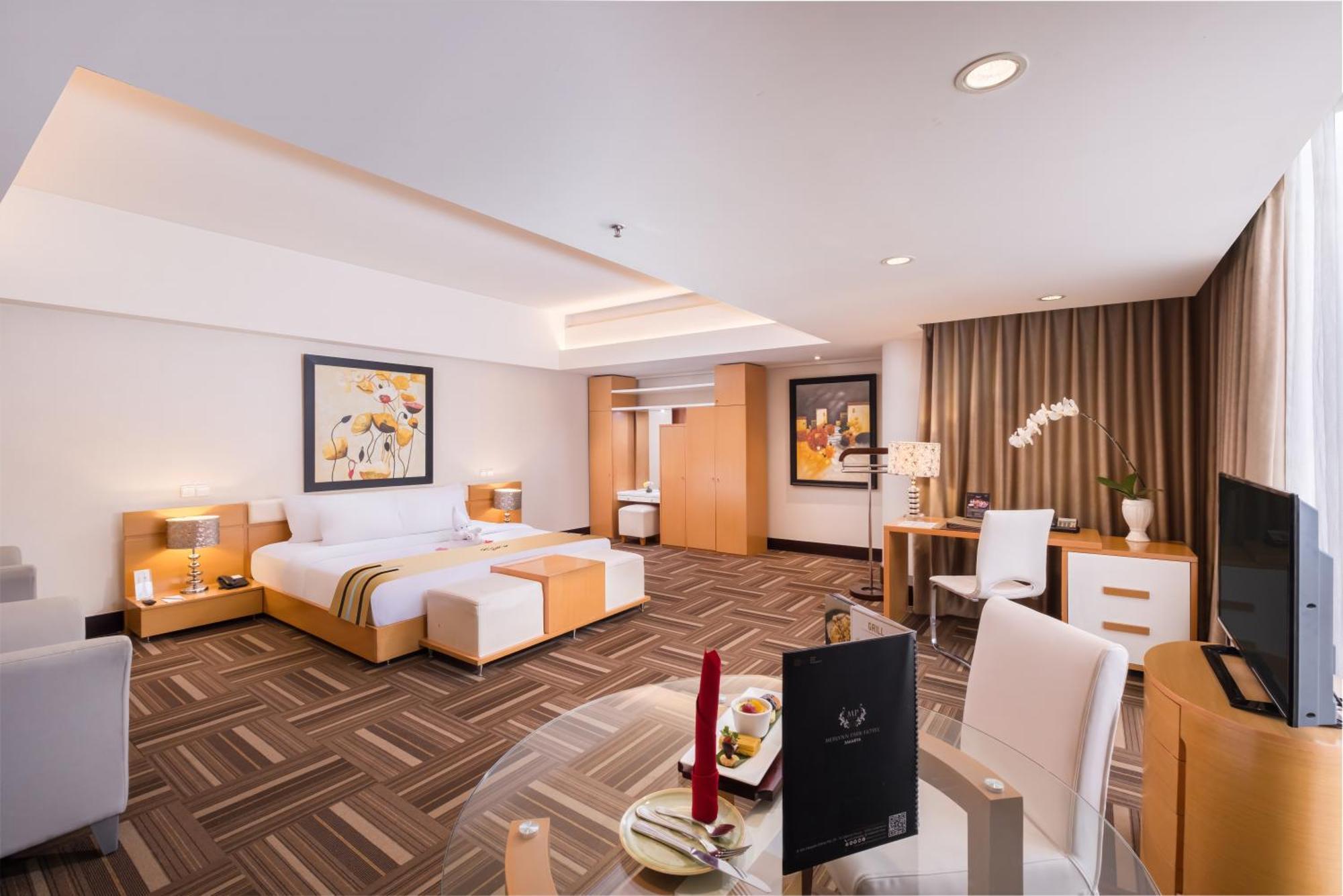 Merlynn Park Hotel Jakarta Exterior photo