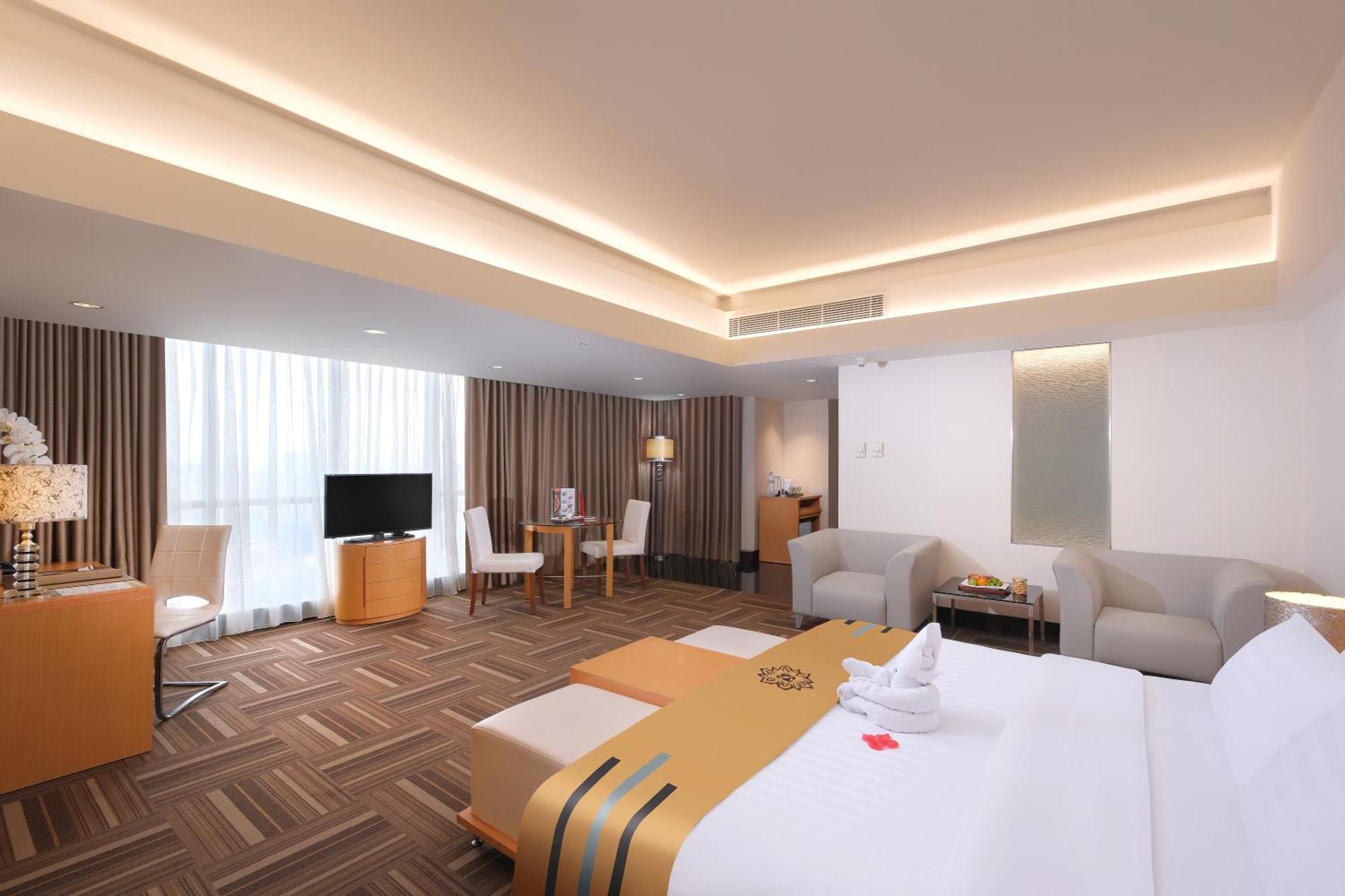 Merlynn Park Hotel Jakarta Exterior photo