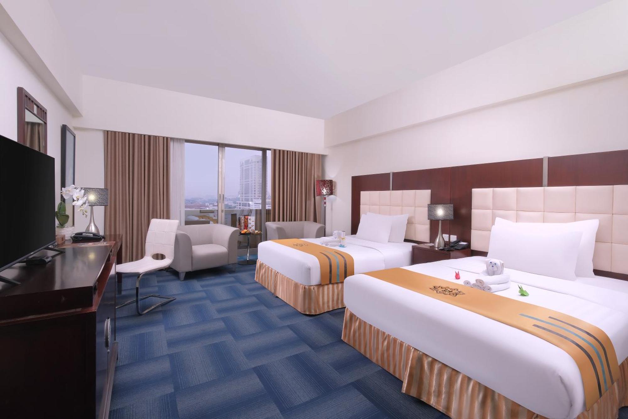Merlynn Park Hotel Jakarta Exterior photo