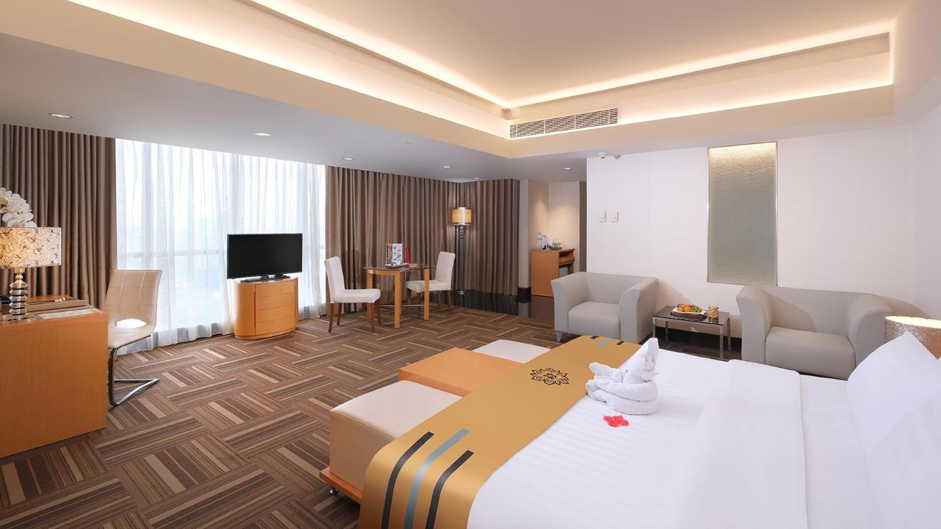 Merlynn Park Hotel Jakarta Exterior photo