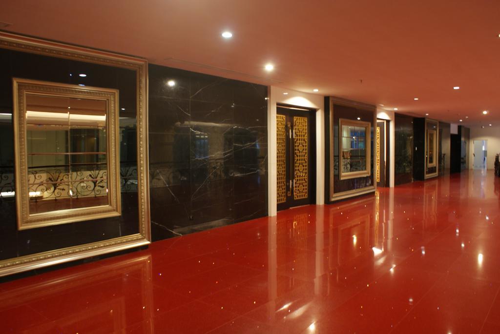 Merlynn Park Hotel Jakarta Exterior photo