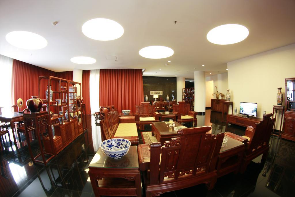 Merlynn Park Hotel Jakarta Exterior photo